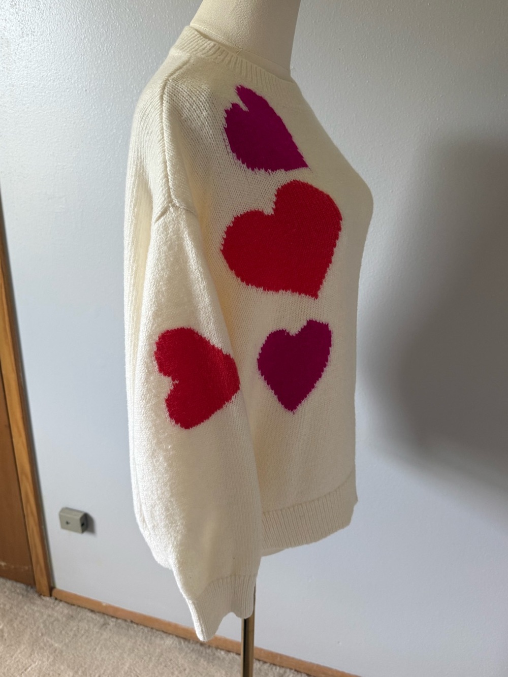 Lou & Grey for Loft Women's Cream Crewneck Sweater with Pink & Red Hearts - Picture 2 of 6
